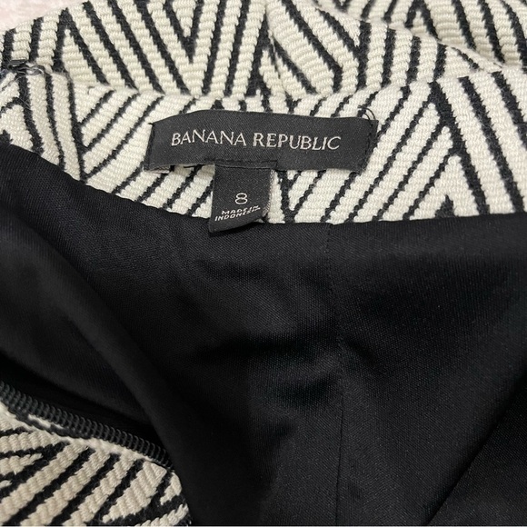 Banana Republic Zigzag Stretch Pencil Skirt Black and White Geometric Size 8 - Picture 7 of 7